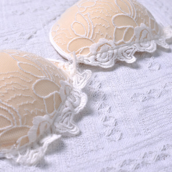 Palm Cup Lace Adhesive Sponge Bra with Front Buckle - Image 4
